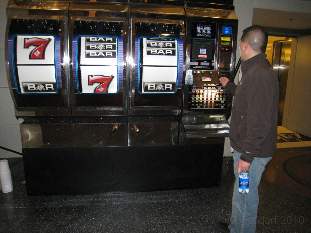 Las Vegas 2010 Marathon 109.JPG - Las Vegas 2010 - The Fire, Ice and Sweat tour. A Half Marathon, Valley of Fire, Buffets, Mt. Charleston, Red Rock Canyon and Casino's!